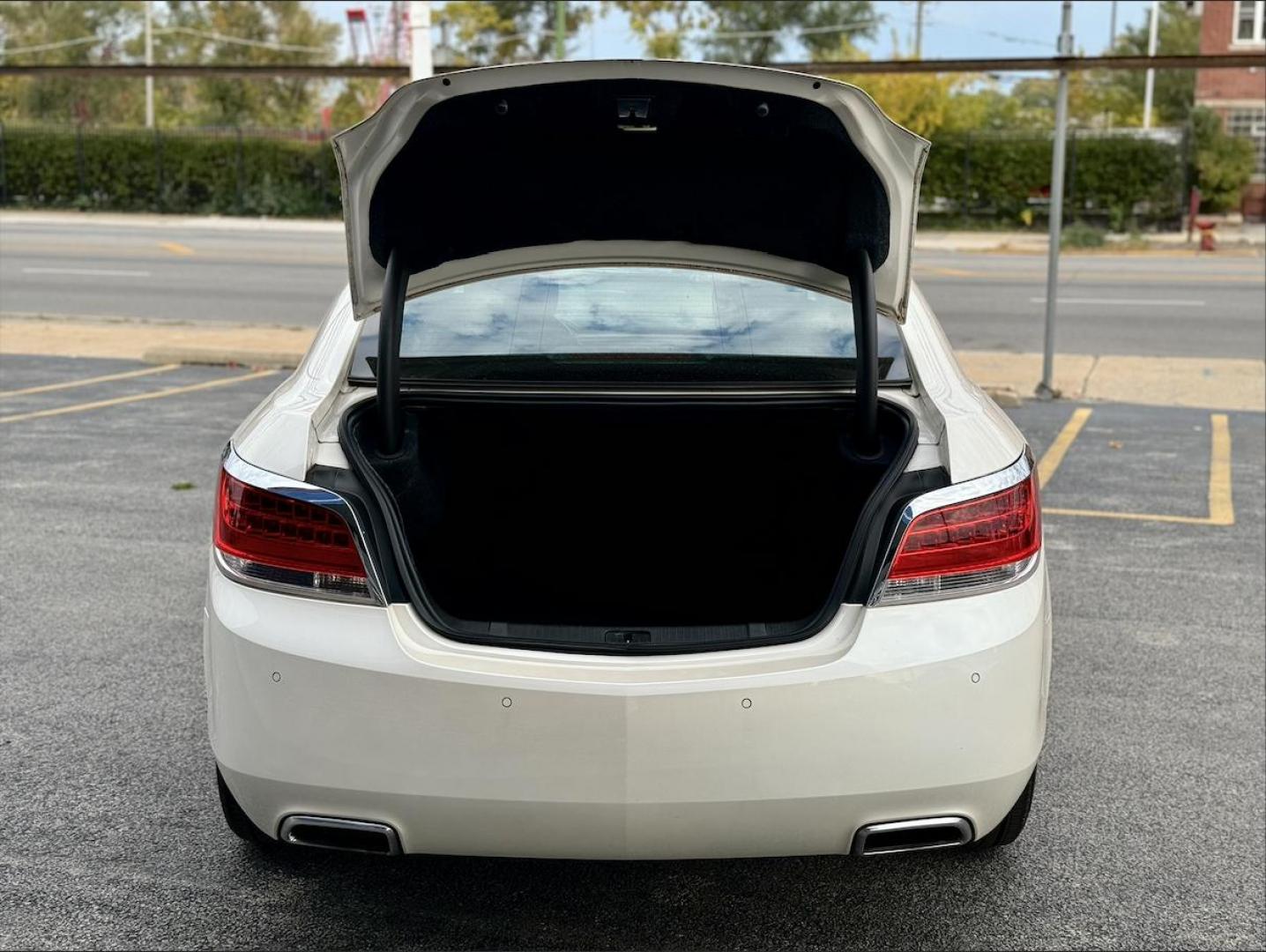 2013 WHITE BUICK LACROSSE LEATHER Leather Package (1G4GC5E39DF) with an 3.6L V6 DOHC 24V engine, 6-Speed Automatic transmission, located at 7600 S Western Ave., Chicago, IL, 60620, (773) 918-3980, 0.000000, 0.000000 - Photo#4