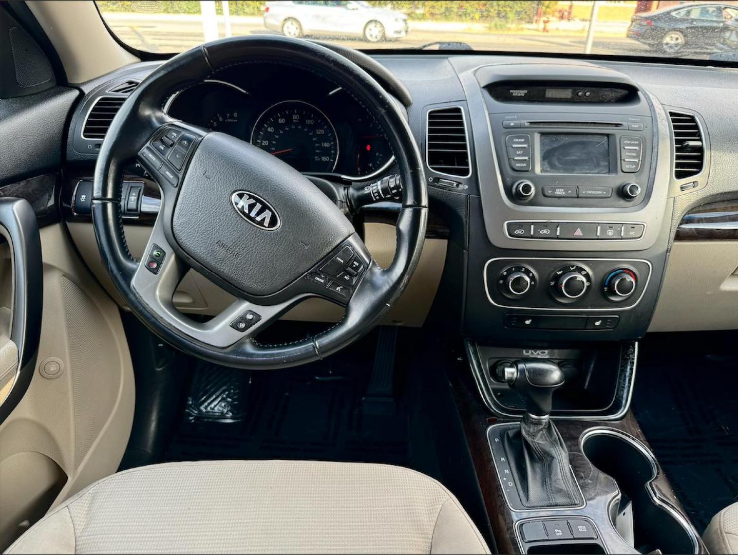 2015 SILVER Kia Sorento LX 2WD (5XYKT3A60FG) with an 2.4L L4 DOHC 16V engine, 6-Speed Automatic transmission, located at 7600 S Western Ave., Chicago, IL, 60620, (773) 918-3980, 0.000000, 0.000000 - Photo#6