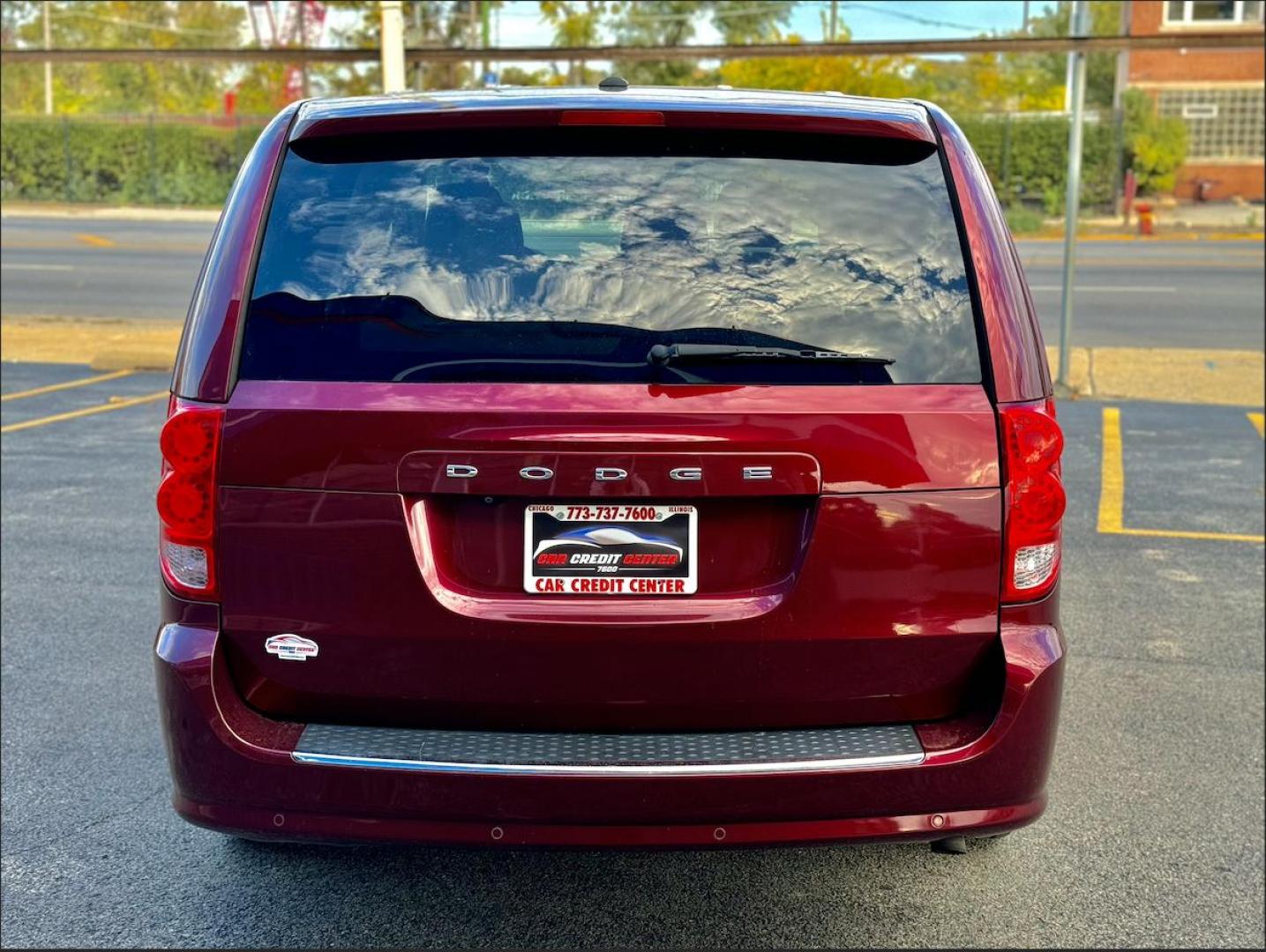 2017 RED Dodge Grand Caravan SE (2C4RDGBG7HR) with an 3.6L V6 DOHC 24V engine, 6A transmission, located at 7600 S Western Ave., Chicago, IL, 60620, (773) 918-3980, 0.000000, 0.000000 - Photo#3