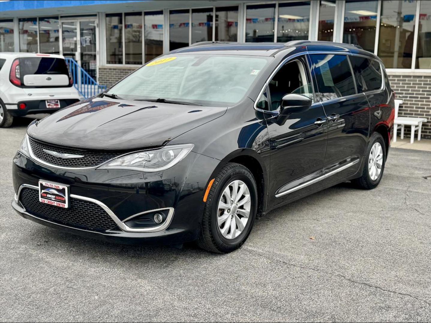 2017 BLACK Chrysler Pacifica Touring (2C4RC1BGXHR) with an 3.6L V6 DOHC 24V engine, 6A transmission, located at 7600 S Western Ave., Chicago, IL, 60620, (773) 918-3980, 0.000000, 0.000000 - Photo#2