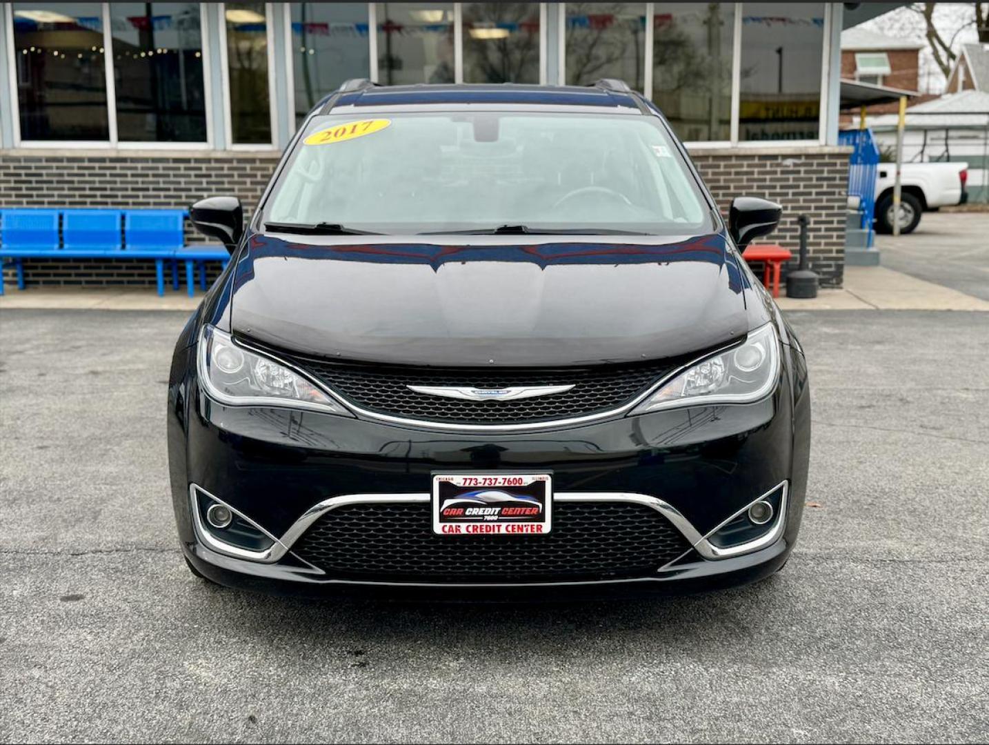 2017 BLACK Chrysler Pacifica Touring (2C4RC1BGXHR) with an 3.6L V6 DOHC 24V engine, 6A transmission, located at 7600 S Western Ave., Chicago, IL, 60620, (773) 918-3980, 0.000000, 0.000000 - Photo#1