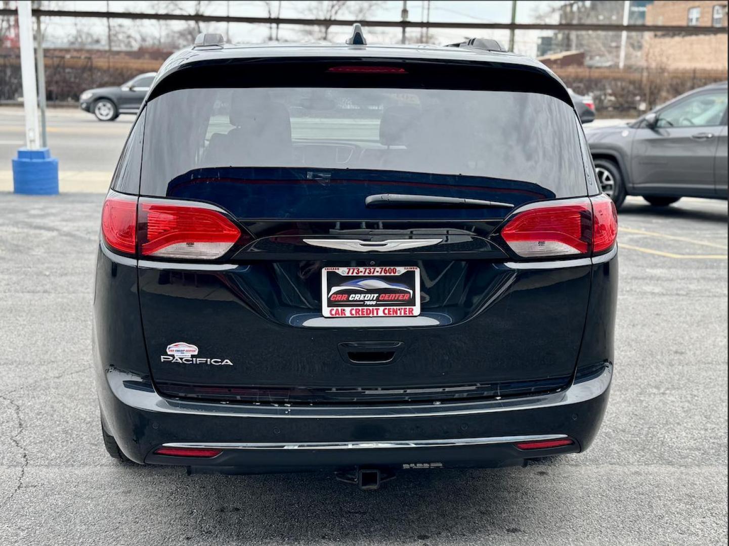 2017 BLACK Chrysler Pacifica Touring (2C4RC1BGXHR) with an 3.6L V6 DOHC 24V engine, 6A transmission, located at 7600 S Western Ave., Chicago, IL, 60620, (773) 918-3980, 0.000000, 0.000000 - Photo#3