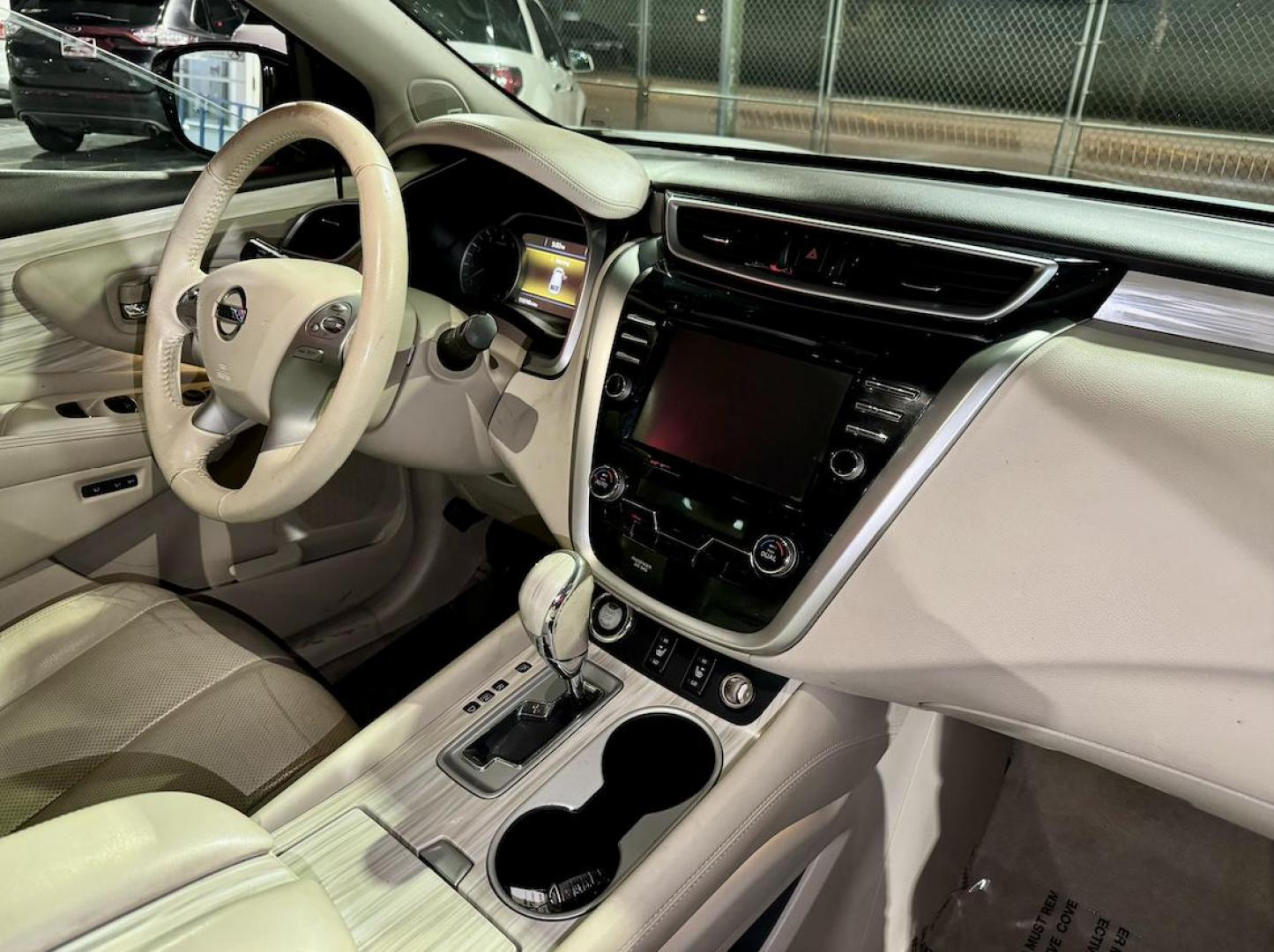 2015 WHITE Nissan Murano Platinum FWD (5N1AZ2MG6FN) with an 3.5L V6 DOHC 24V engine, Continuously Variable Transmission transmission, located at 7600 S Western Ave., Chicago, IL, 60620, (773) 918-3980, 0.000000, 0.000000 - Photo#8