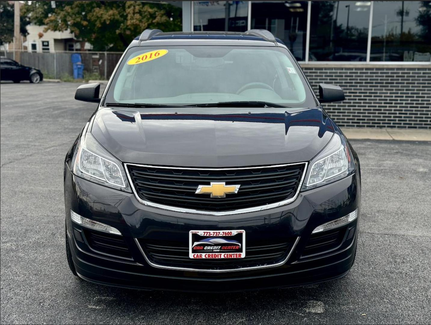 2016 GRAY Chevrolet Traverse LS FWD w/PDC (1GNKRFED6GJ) with an 3.6L V6 DOHC 24V engine, 6A transmission, located at 7600 S Western Ave., Chicago, IL, 60620, (773) 918-3980, 0.000000, 0.000000 - Photo#1