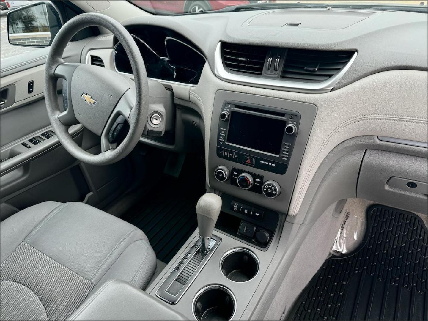 2016 GRAY Chevrolet Traverse LS FWD w/PDC (1GNKRFED6GJ) with an 3.6L V6 DOHC 24V engine, 6A transmission, located at 7600 S Western Ave., Chicago, IL, 60620, (773) 918-3980, 0.000000, 0.000000 - Photo#7