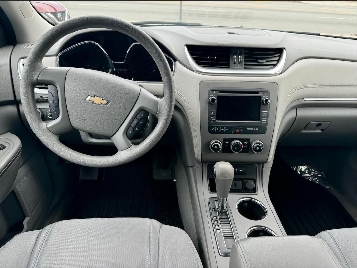 2016 GRAY Chevrolet Traverse LS FWD w/PDC (1GNKRFED6GJ) with an 3.6L V6 DOHC 24V engine, 6A transmission, located at 7600 S Western Ave., Chicago, IL, 60620, (773) 918-3980, 0.000000, 0.000000 - Photo#6