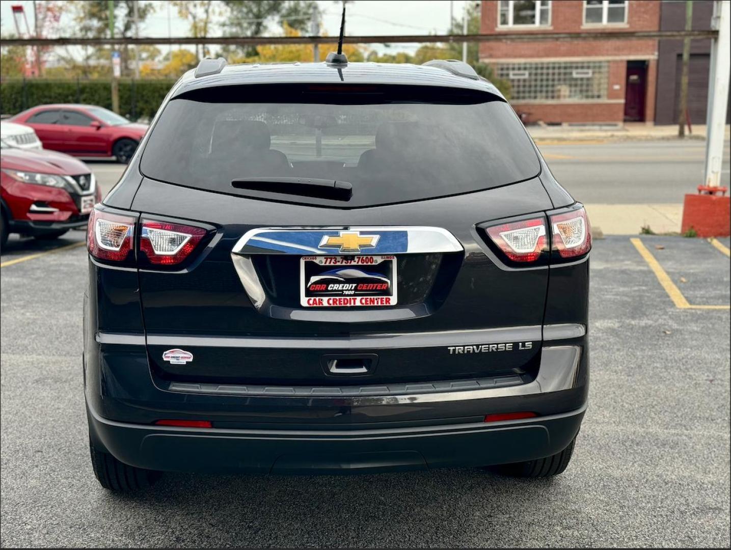 2016 GRAY Chevrolet Traverse LS FWD w/PDC (1GNKRFED6GJ) with an 3.6L V6 DOHC 24V engine, 6A transmission, located at 7600 S Western Ave., Chicago, IL, 60620, (773) 918-3980, 0.000000, 0.000000 - Photo#3