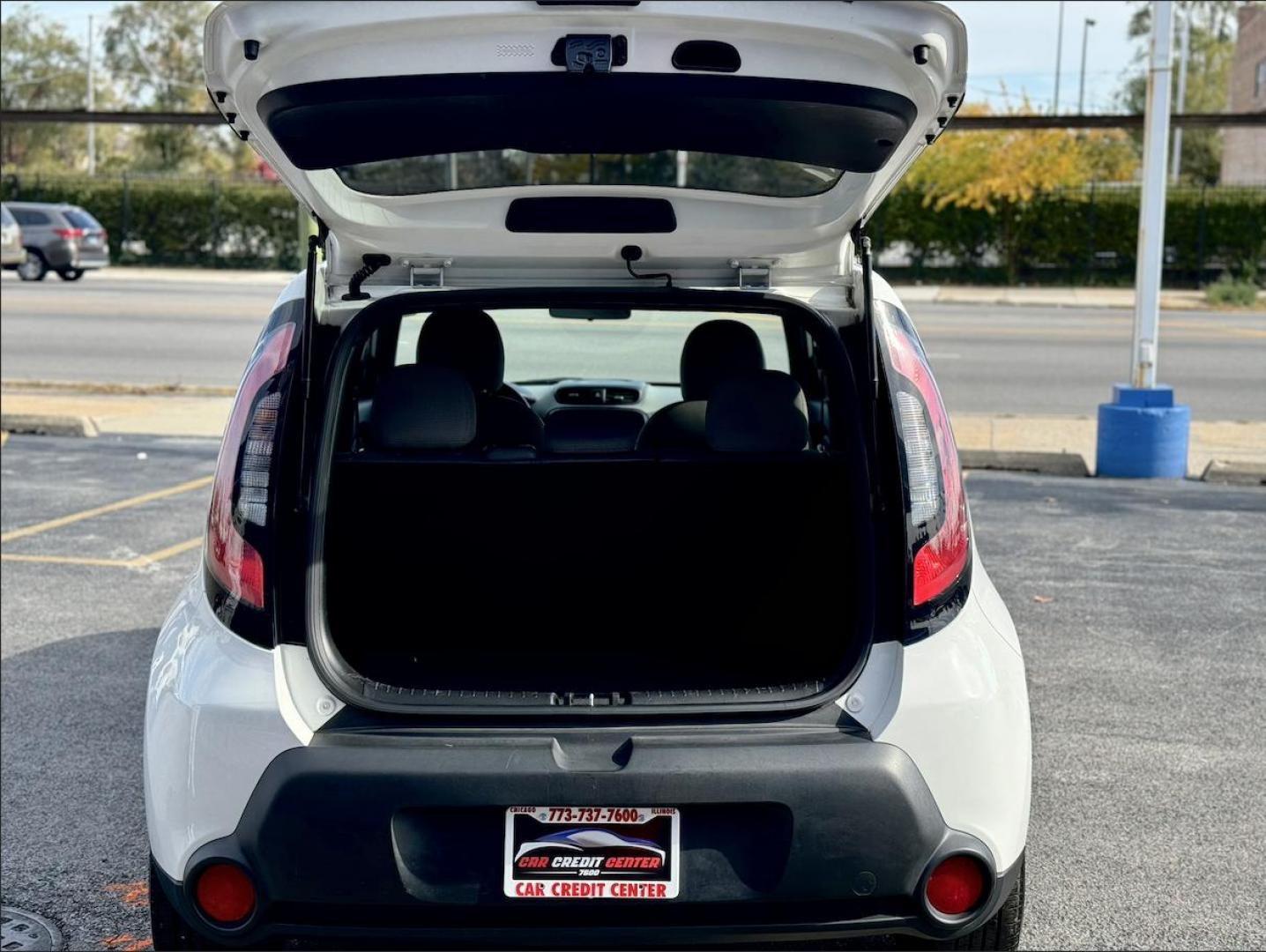 2015 WHITE Kia Soul Base (KNDJN2A21F7) with an 1.6L L4 DOHC 16V engine, located at 7600 S Western Ave., Chicago, IL, 60620, (773) 918-3980, 0.000000, 0.000000 - Photo#4