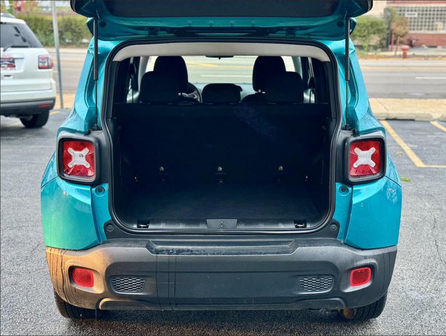 2020 BLUE Jeep Renegade Latitude (ZACNJABB1LP) with an 2.4L L4 DOHC 16V engine, 9A transmission, located at 7600 S Western Ave., Chicago, IL, 60620, (773) 918-3980, 0.000000, 0.000000 - Photo#4