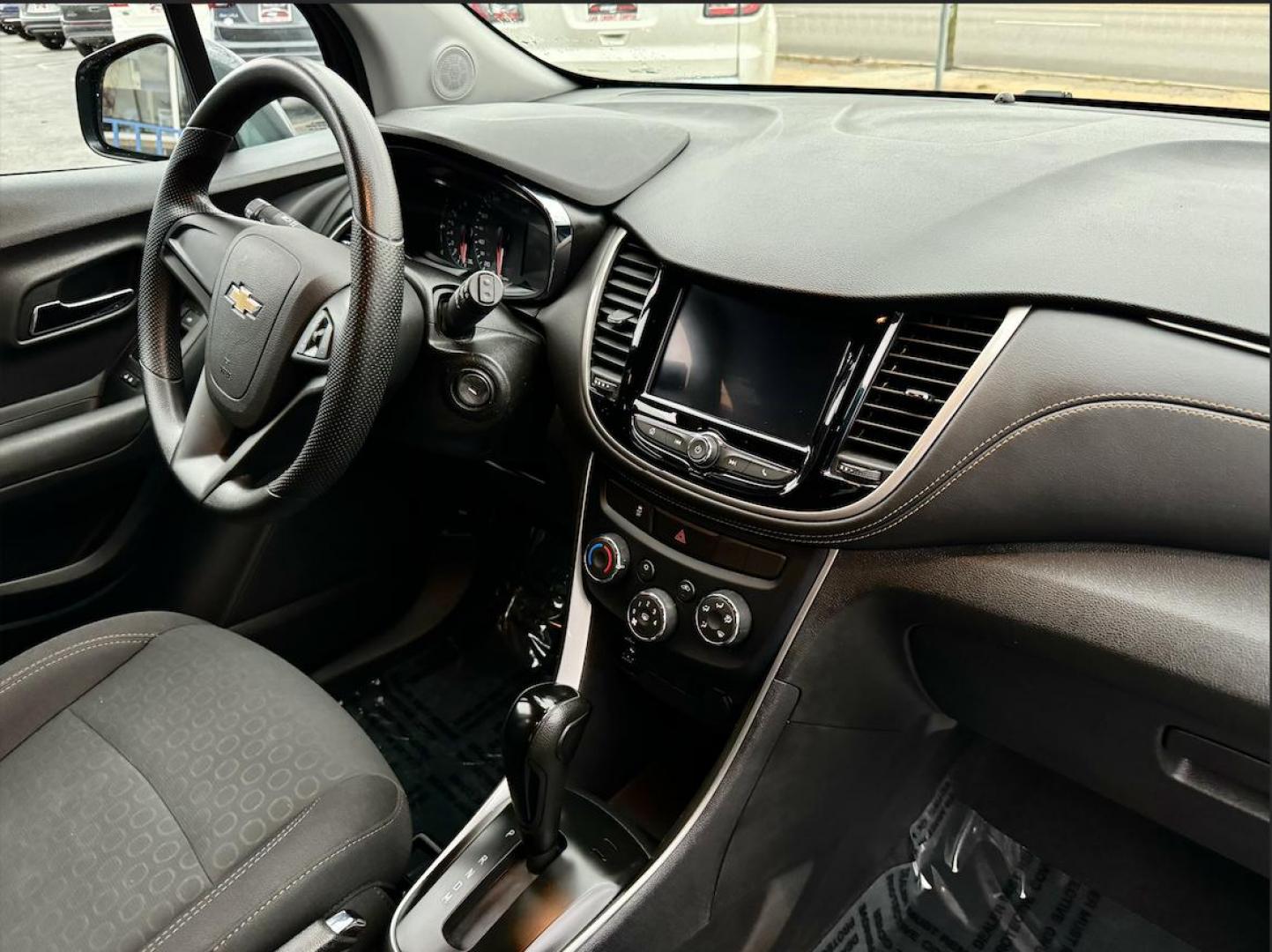 2020 GRAY Chevrolet Trax LS FWD (3GNCJKSBXLL) with an 1.4L L4 DOHC 16V engine, 6A transmission, located at 7600 S Western Ave., Chicago, IL, 60620, (773) 918-3980, 0.000000, 0.000000 - Photo#8