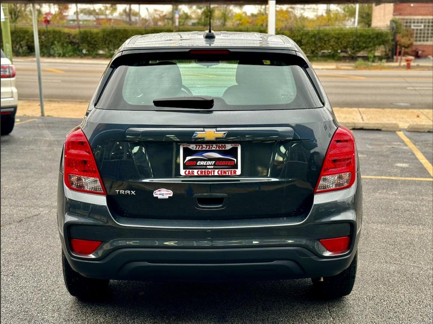 2020 GRAY Chevrolet Trax LS FWD (3GNCJKSBXLL) with an 1.4L L4 DOHC 16V engine, 6A transmission, located at 7600 S Western Ave., Chicago, IL, 60620, (773) 918-3980, 0.000000, 0.000000 - Photo#3