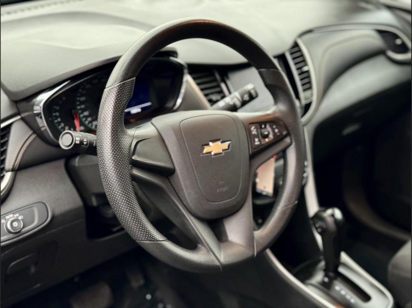 2020 GRAY Chevrolet Trax LS FWD (3GNCJKSBXLL) with an 1.4L L4 DOHC 16V engine, 6A transmission, located at 7600 S Western Ave., Chicago, IL, 60620, (773) 918-3980, 0.000000, 0.000000 - Photo#5