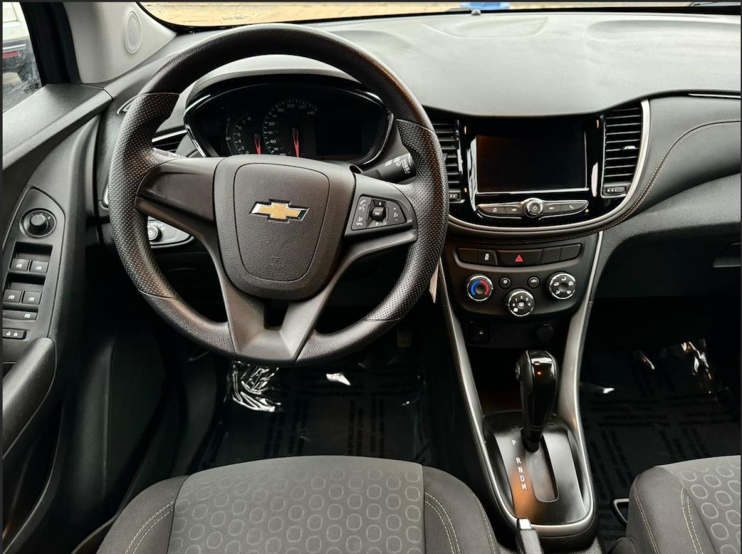 2020 GRAY Chevrolet Trax LS FWD (3GNCJKSBXLL) with an 1.4L L4 DOHC 16V engine, 6A transmission, located at 7600 S Western Ave., Chicago, IL, 60620, (773) 918-3980, 0.000000, 0.000000 - Photo#6