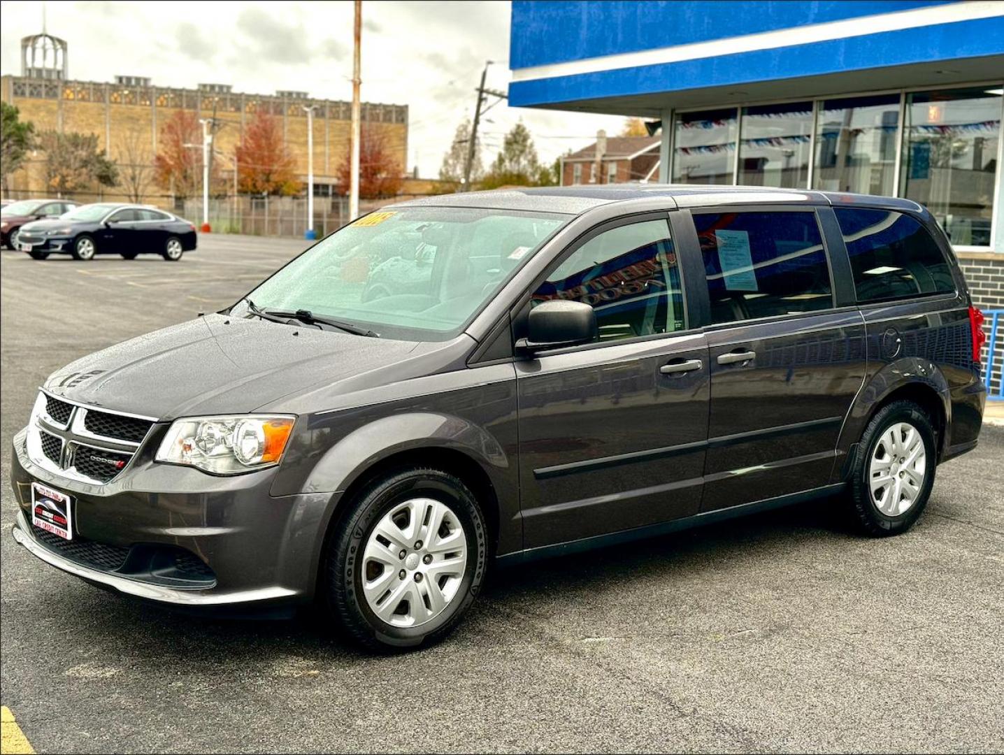 2015 GRAY Dodge Grand Caravan SE (2C4RDGBG2FR) with an 3.6L V6 DOHC 24V engine, 6-Speed Automatic transmission, located at 7600 S Western Ave., Chicago, IL, 60620, (773) 918-3980, 0.000000, 0.000000 - Photo#2