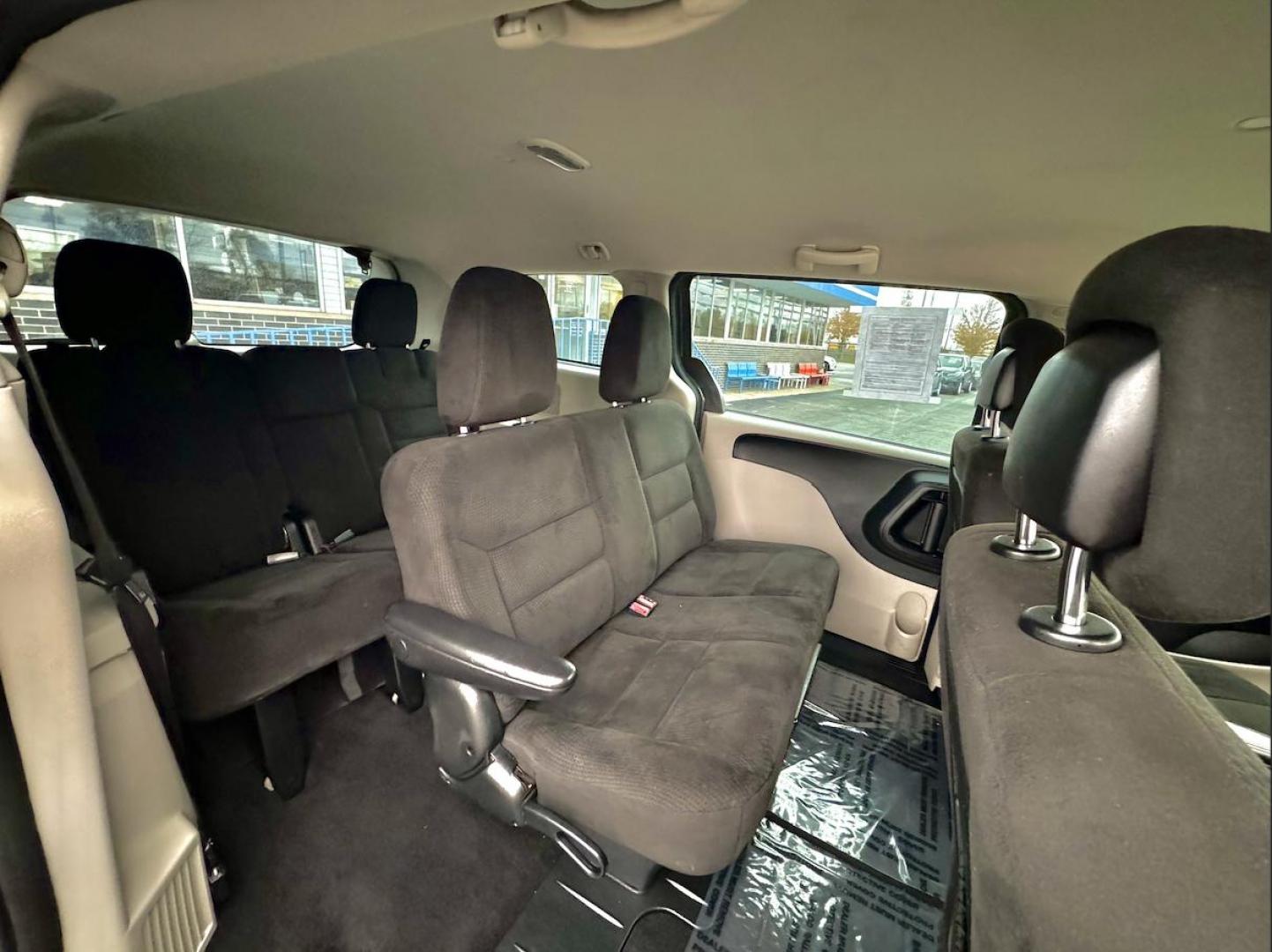 2015 GRAY Dodge Grand Caravan SE (2C4RDGBG2FR) with an 3.6L V6 DOHC 24V engine, 6-Speed Automatic transmission, located at 7600 S Western Ave., Chicago, IL, 60620, (773) 918-3980, 0.000000, 0.000000 - Photo#10