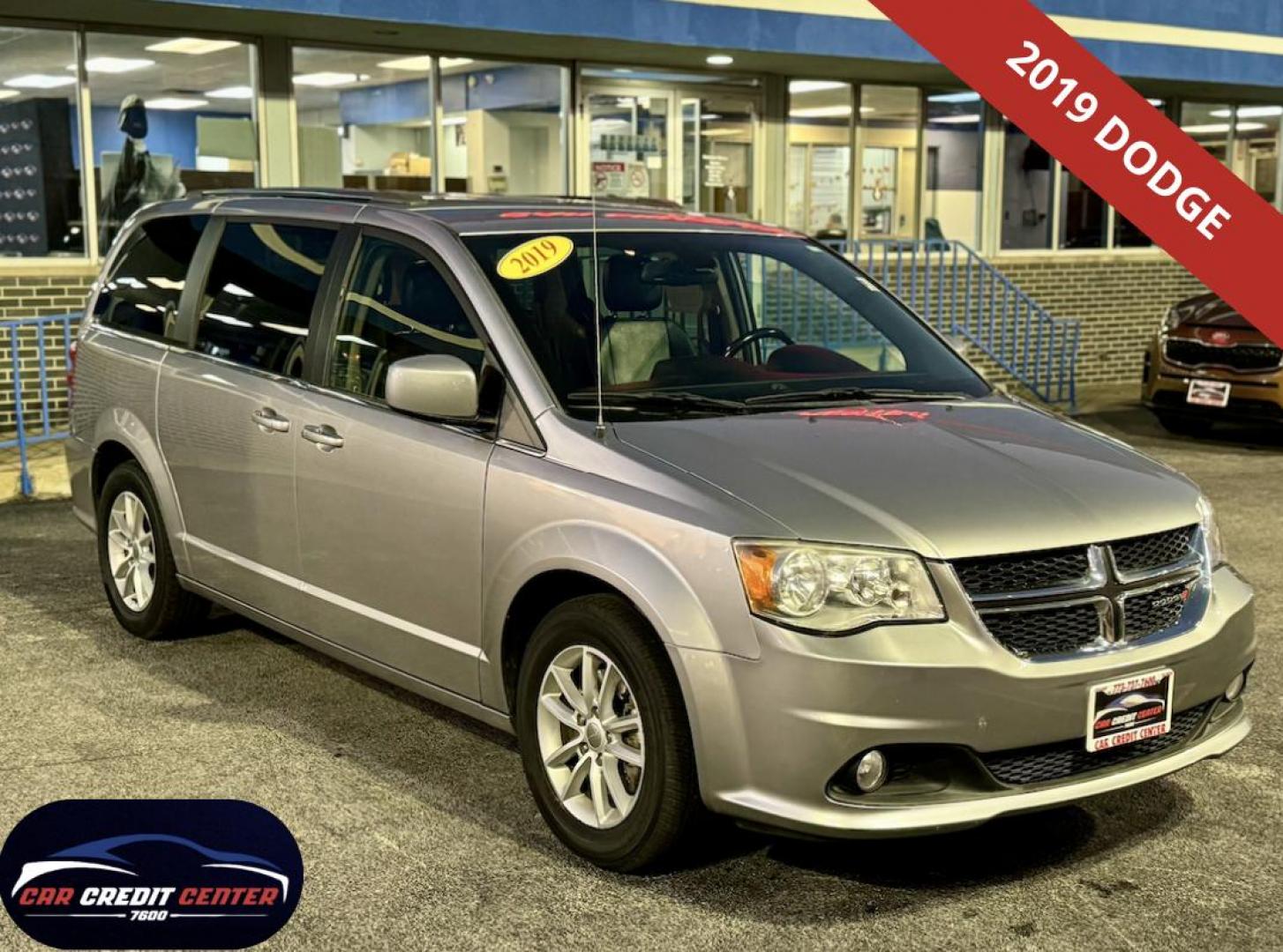 2019 SILVER Dodge Grand Caravan SXT (2C4RDGCG8KR) with an 3.6L V6 DOHC 24V engine, 6A transmission, located at 7600 S Western Ave., Chicago, IL, 60620, (773) 918-3980, 0.000000, 0.000000 - Photo#0