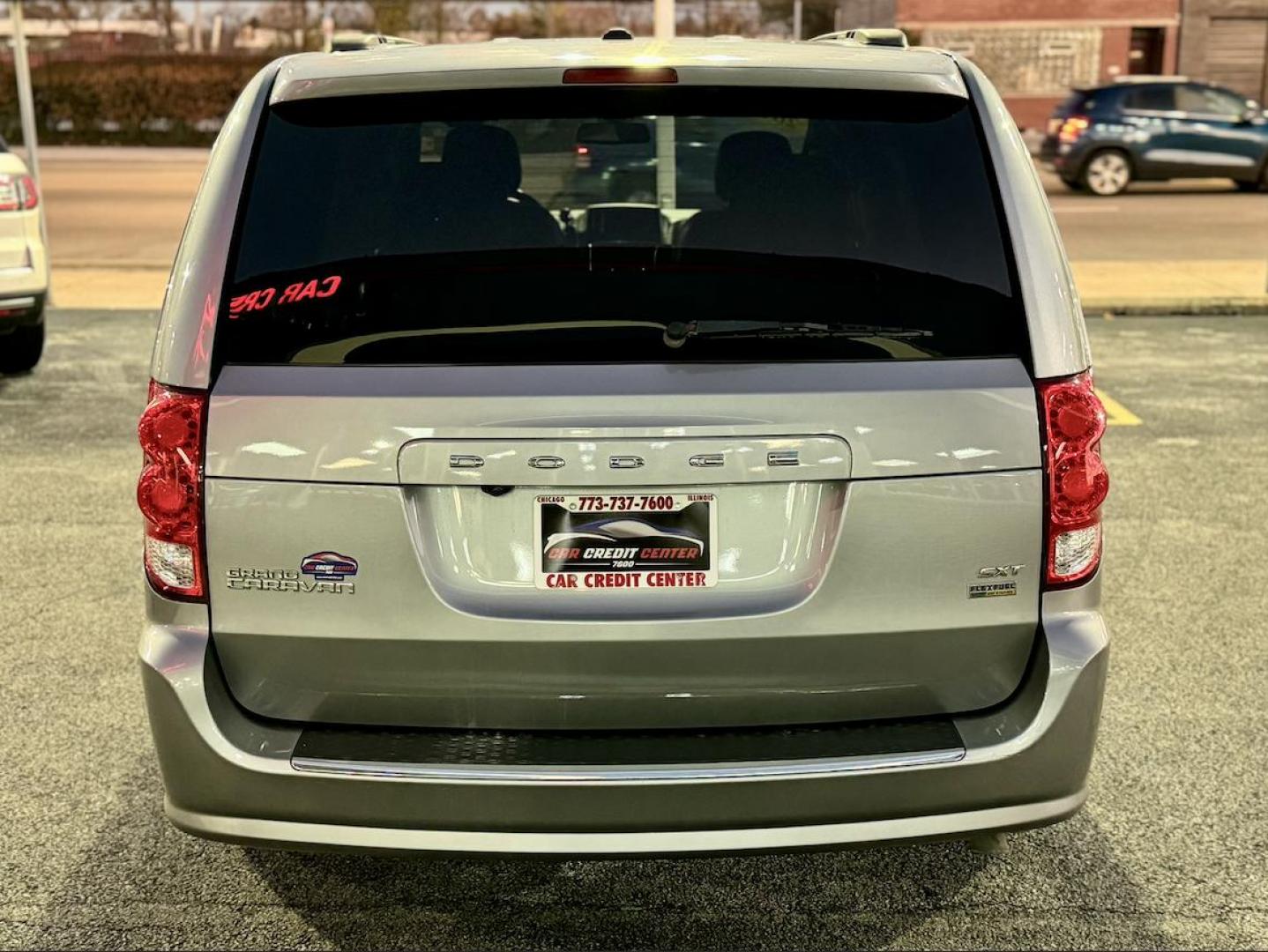 2019 SILVER Dodge Grand Caravan SXT (2C4RDGCG8KR) with an 3.6L V6 DOHC 24V engine, 6A transmission, located at 7600 S Western Ave., Chicago, IL, 60620, (773) 918-3980, 0.000000, 0.000000 - Photo#3