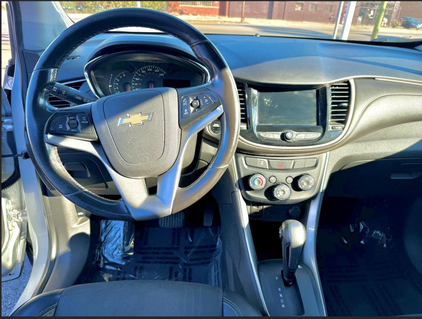 2019 SILVER Chevrolet Trax LT AWD (3GNCJPSBXKL) with an 1.4L L4 DOHC 16V engine, 6A transmission, located at 7600 S Western Ave., Chicago, IL, 60620, (773) 918-3980, 0.000000, 0.000000 - Photo#6