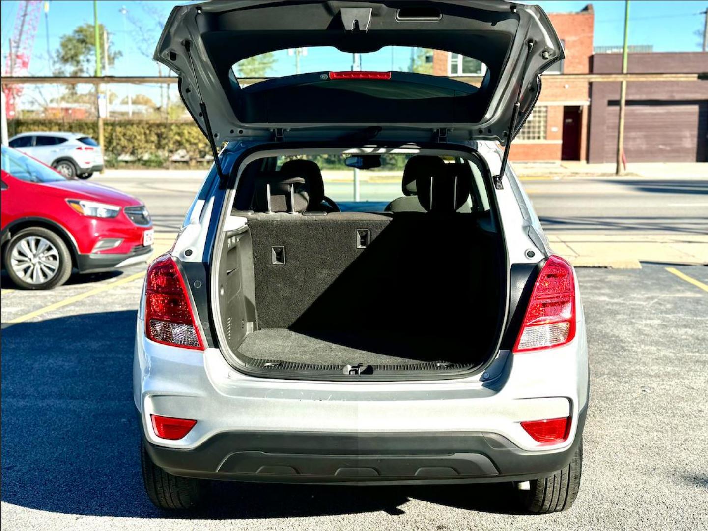 2020 GRAY Chevrolet Trax LS FWD (KL7CJKSB0LB) with an 1.4L L4 DOHC 16V engine, 6A transmission, located at 7600 S Western Ave., Chicago, IL, 60620, (773) 918-3980, 0.000000, 0.000000 - Photo#4