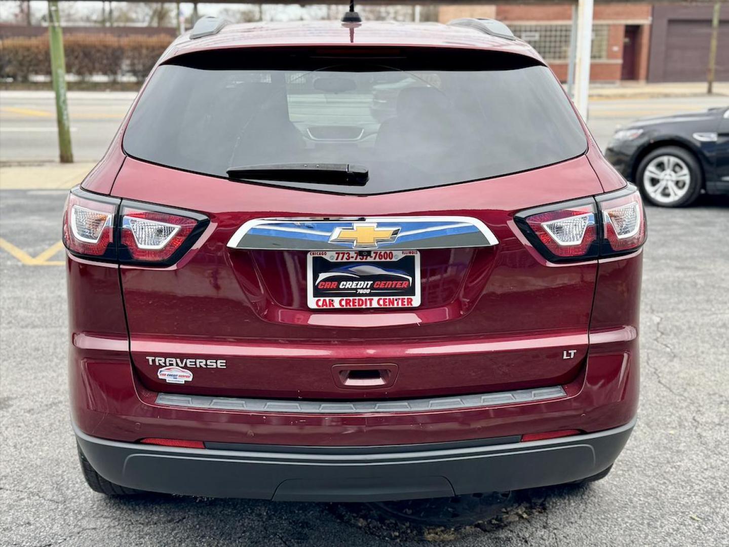 2017 RED Chevrolet Traverse 1LT FWD (1GNKRGKD9HJ) with an 3.6L V6 DOHC 24V engine, 6A transmission, located at 7600 S Western Ave., Chicago, IL, 60620, (773) 918-3980, 0.000000, 0.000000 - Photo#3