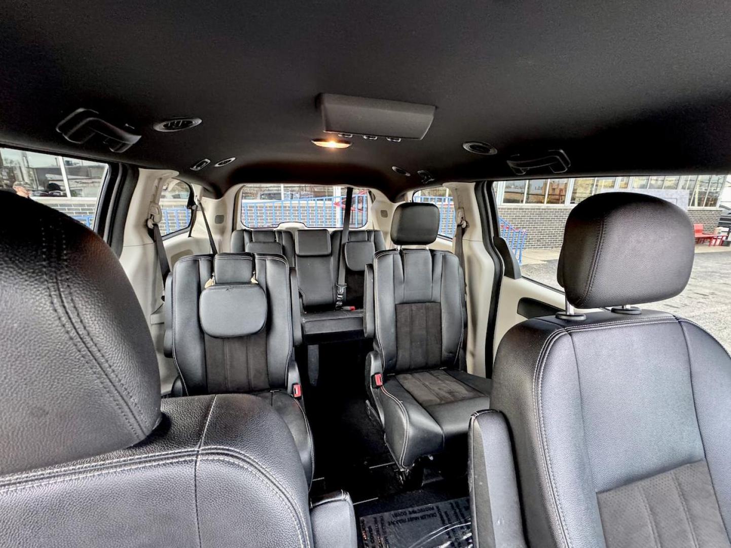 2020 SILVER Dodge Grand Caravan SXT (2C4RDGCG0LR) with an 3.6L V6 DOHC 24V engine, 6A transmission, located at 7600 S Western Ave., Chicago, IL, 60620, (773) 918-3980, 0.000000, 0.000000 - Photo#12