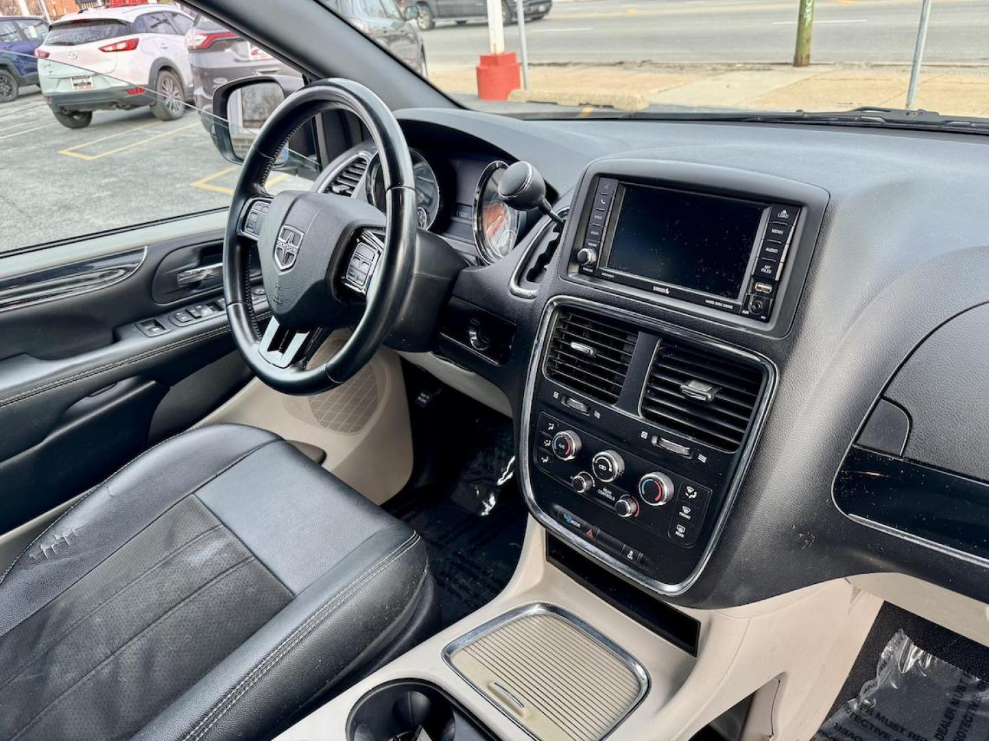 2020 SILVER Dodge Grand Caravan SXT (2C4RDGCG0LR) with an 3.6L V6 DOHC 24V engine, 6A transmission, located at 7600 S Western Ave., Chicago, IL, 60620, (773) 918-3980, 0.000000, 0.000000 - Photo#8