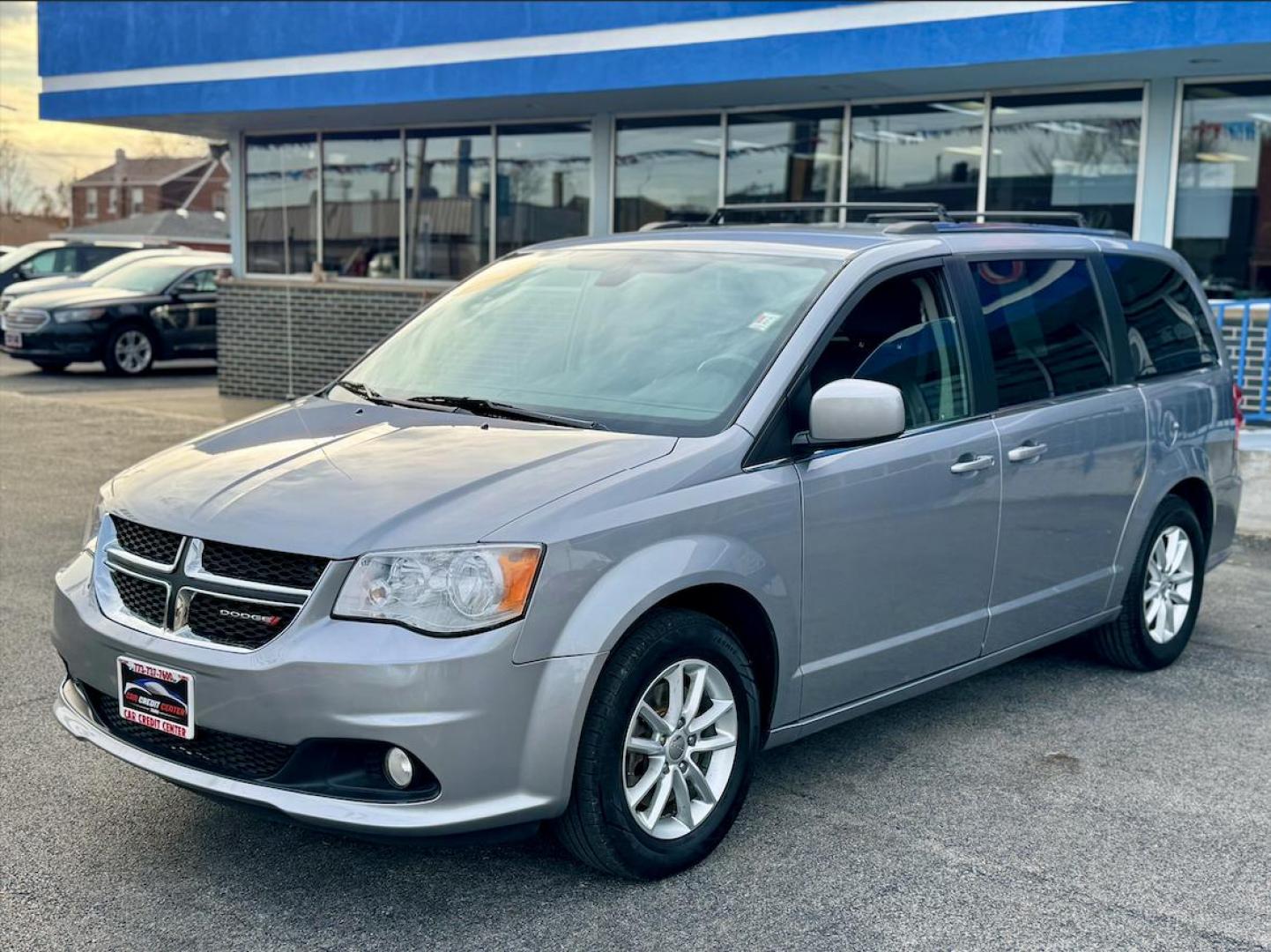 2020 SILVER Dodge Grand Caravan SXT (2C4RDGCG0LR) with an 3.6L V6 DOHC 24V engine, 6A transmission, located at 7600 S Western Ave., Chicago, IL, 60620, (773) 918-3980, 0.000000, 0.000000 - Photo#2