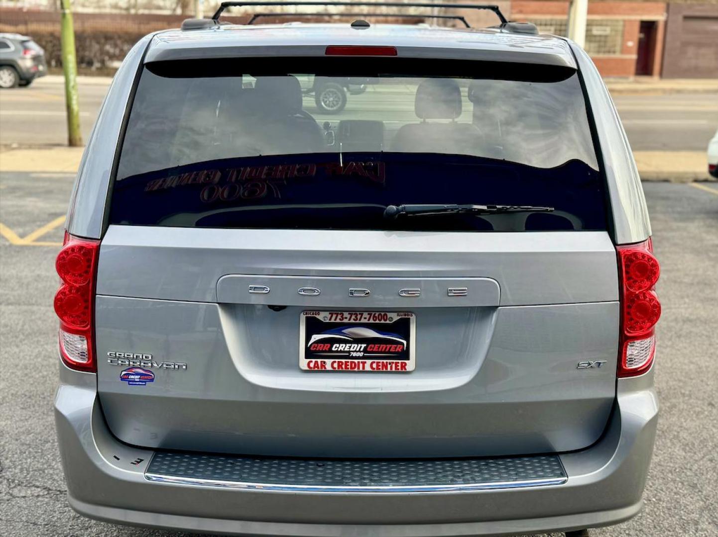 2020 SILVER Dodge Grand Caravan SXT (2C4RDGCG0LR) with an 3.6L V6 DOHC 24V engine, 6A transmission, located at 7600 S Western Ave., Chicago, IL, 60620, (773) 918-3980, 0.000000, 0.000000 - Photo#3