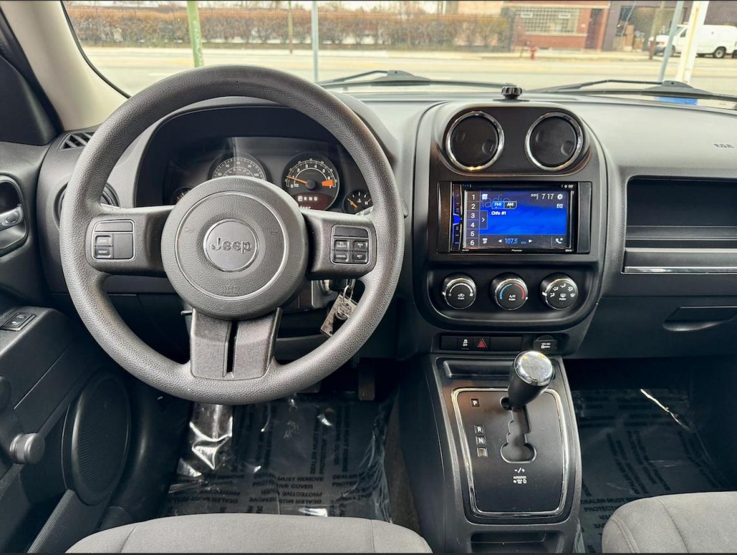 2015 WHITE Jeep Patriot Sport 2WD (1C4NJPBA1FD) with an 2.0L L4 DOHC 16V engine, located at 7600 S Western Ave., Chicago, IL, 60620, (773) 918-3980, 0.000000, 0.000000 - Photo#6