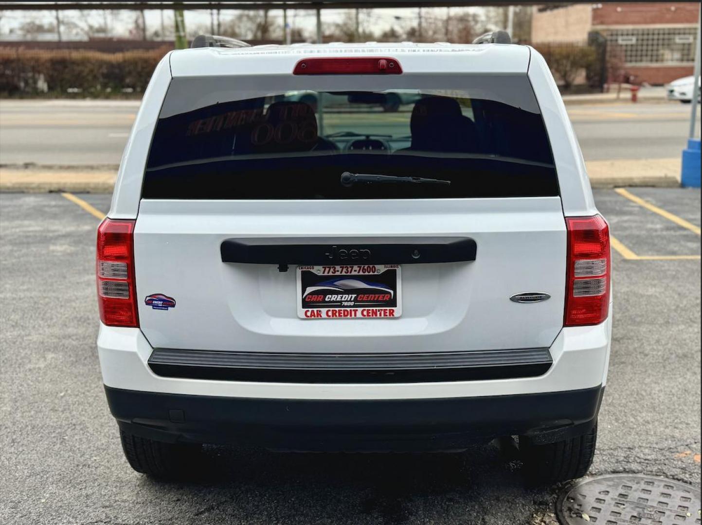 2015 WHITE Jeep Patriot Sport 2WD (1C4NJPBA1FD) with an 2.0L L4 DOHC 16V engine, located at 7600 S Western Ave., Chicago, IL, 60620, (773) 918-3980, 0.000000, 0.000000 - Photo#3