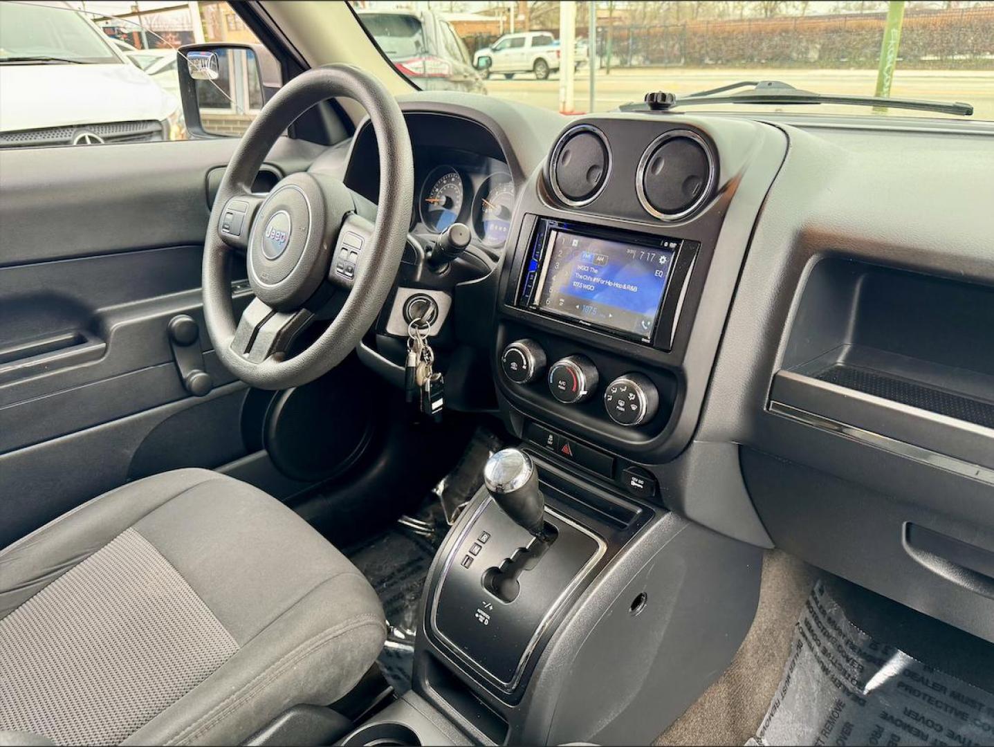 2015 WHITE Jeep Patriot Sport 2WD (1C4NJPBA1FD) with an 2.0L L4 DOHC 16V engine, located at 7600 S Western Ave., Chicago, IL, 60620, (773) 918-3980, 0.000000, 0.000000 - Photo#8