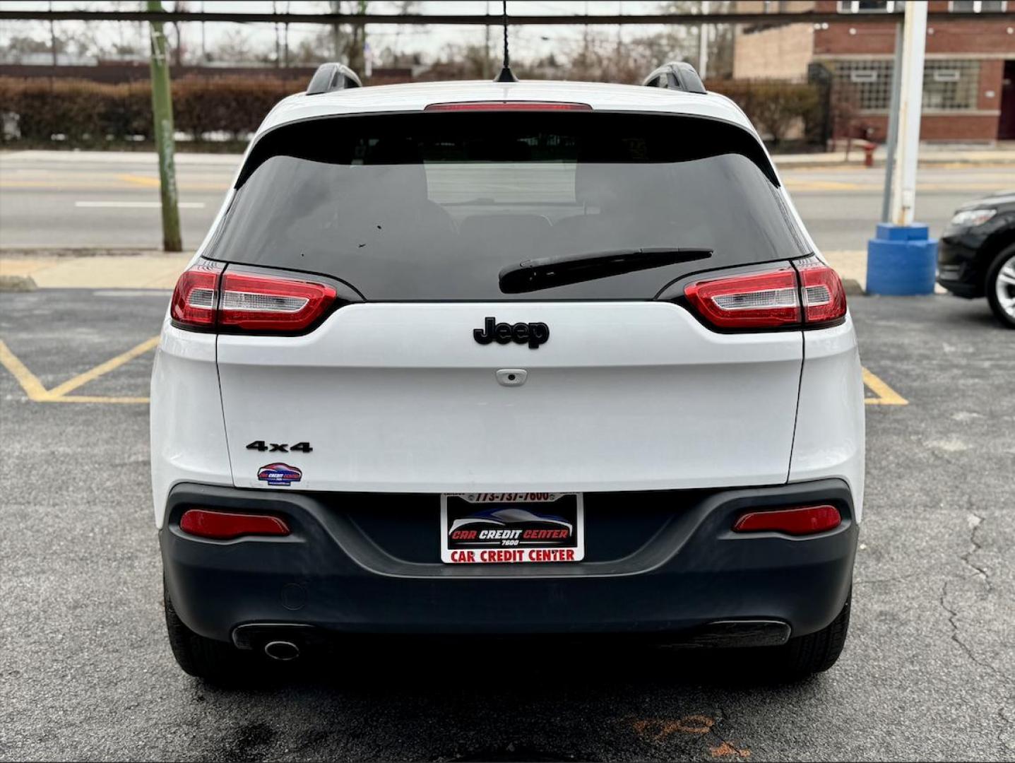 2016 WHITE Jeep Cherokee Latitude 4WD (1C4PJMCBXGW) with an 2.4L L4 DOHC 16V engine, 9A transmission, located at 7600 S Western Ave., Chicago, IL, 60620, (773) 918-3980, 0.000000, 0.000000 - Photo#3