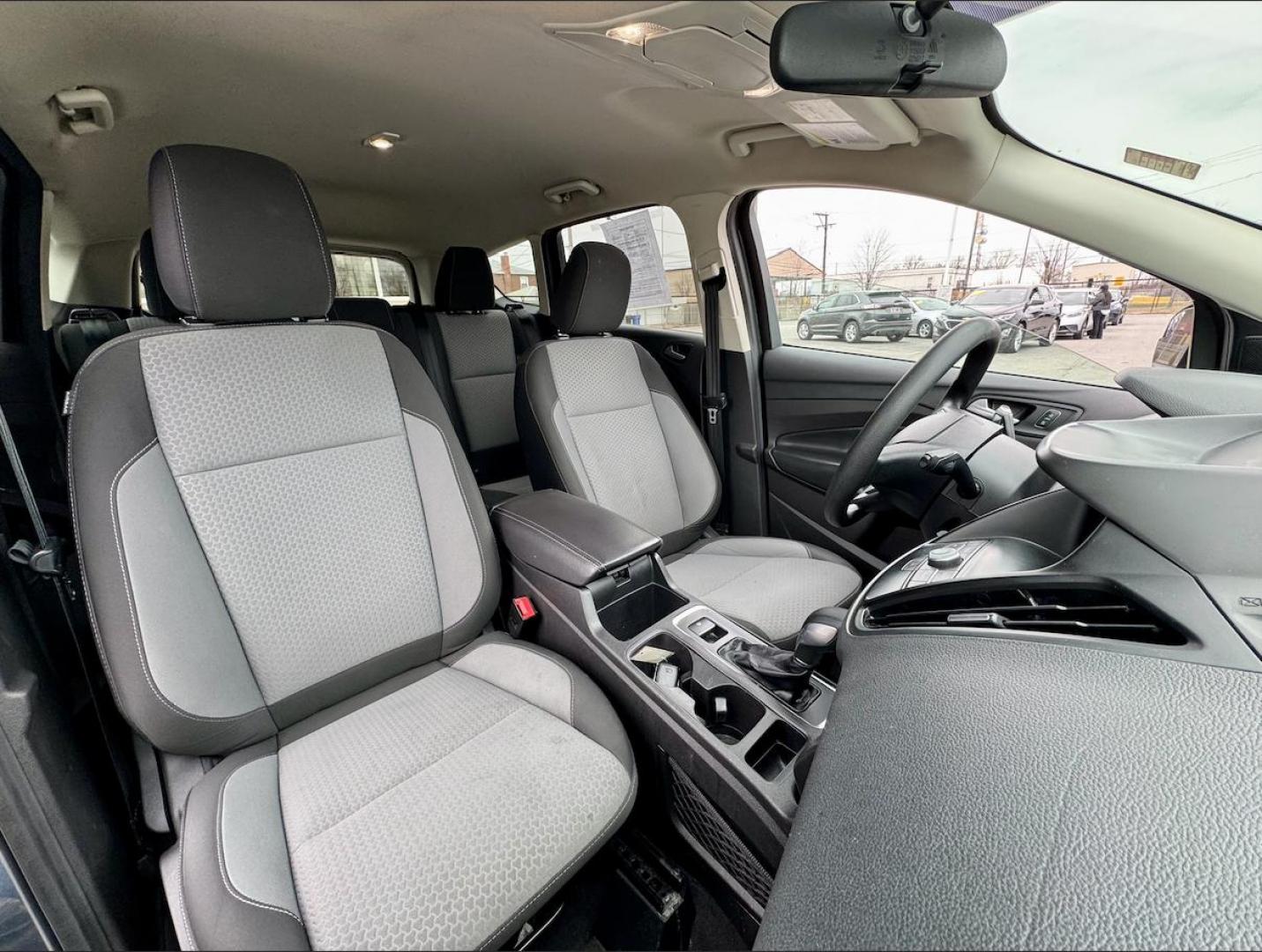 2019 BLUE Ford Escape SE 4WD (1FMCU9GD2KU) with an 1.5L L4 DOHC 16V engine, 6A transmission, located at 7600 S Western Ave., Chicago, IL, 60620, (773) 918-3980, 0.000000, 0.000000 - Photo#9