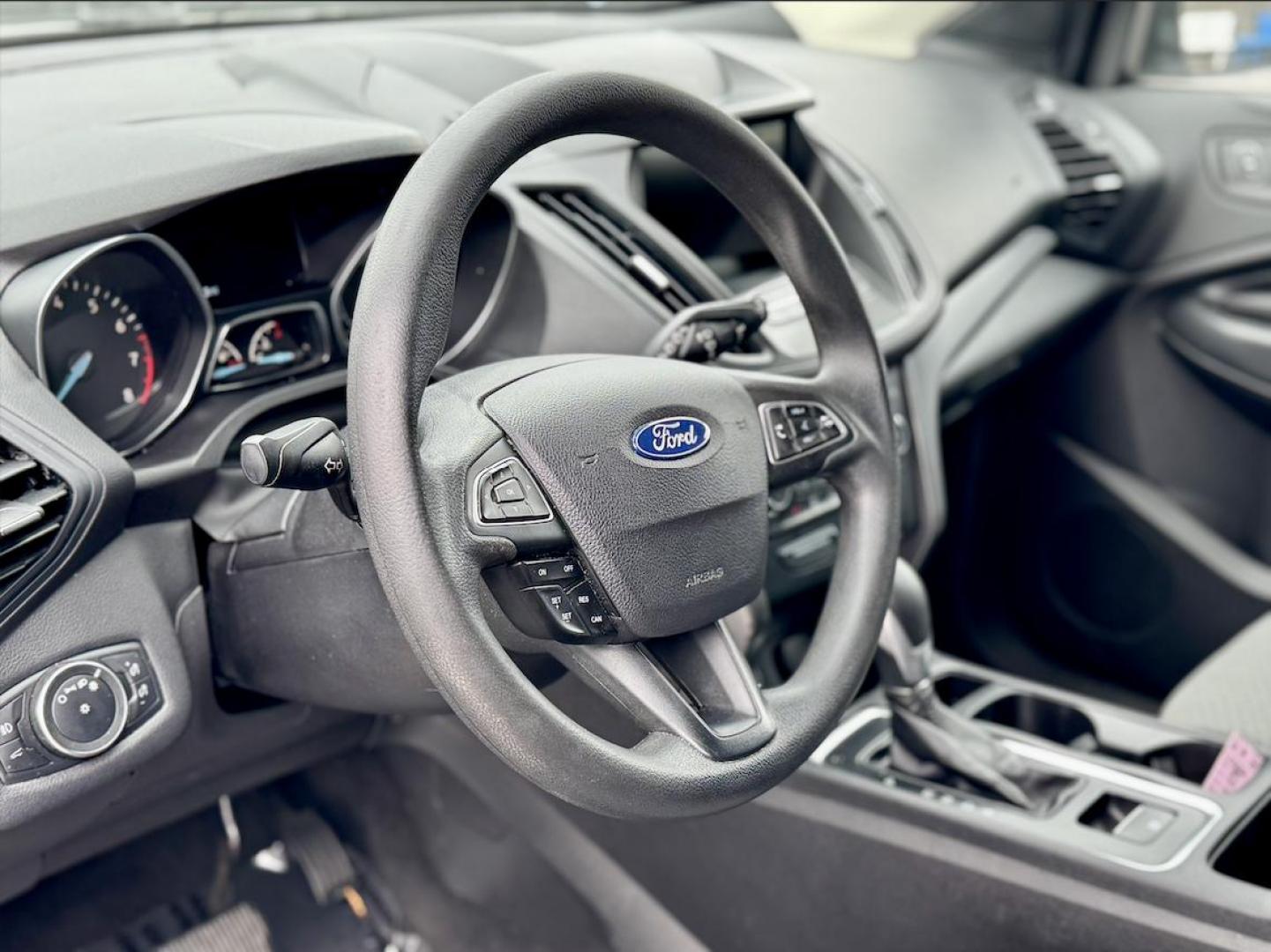 2019 BLUE Ford Escape SE 4WD (1FMCU9GD2KU) with an 1.5L L4 DOHC 16V engine, 6A transmission, located at 7600 S Western Ave., Chicago, IL, 60620, (773) 918-3980, 0.000000, 0.000000 - Photo#5