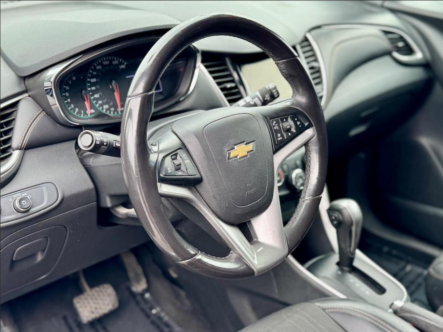 2019 Chevrolet Trax LT FWD (KL7CJLSB1KB) with an 1.4L L4 DOHC 16V engine, 6A transmission, located at 7600 S Western Ave., Chicago, IL, 60620, (773) 918-3980, 0.000000, 0.000000 - Photo#5