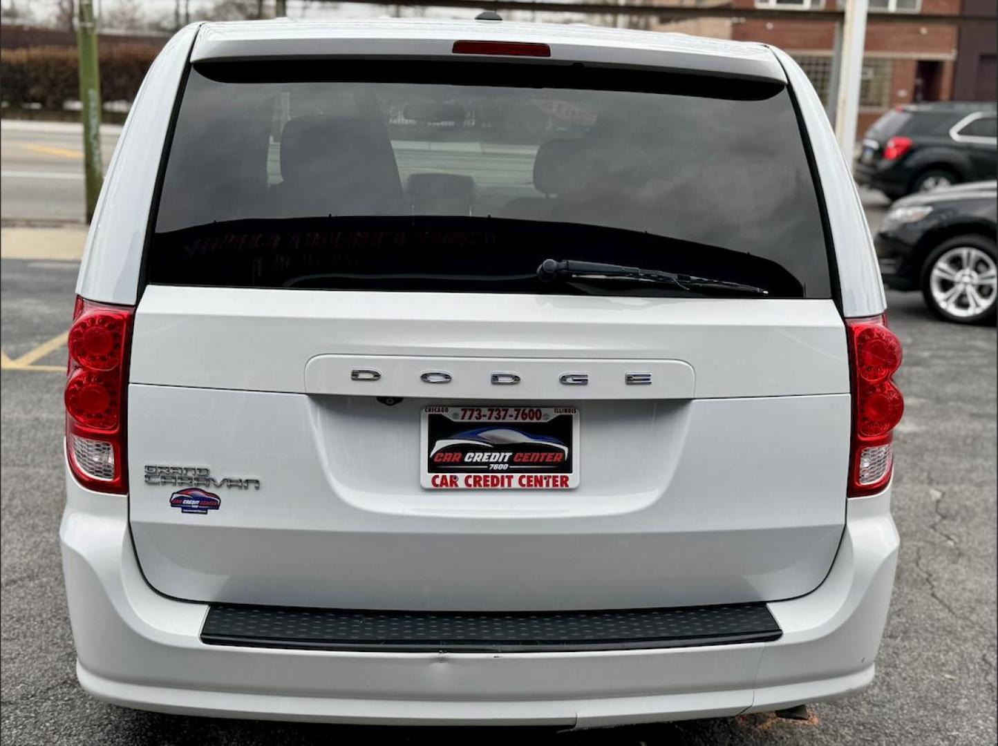 2018 WHITE Dodge Grand Caravan SE (2C4RDGBG3JR) with an 3.6L V6 DOHC 24V engine, 6A transmission, located at 7600 S Western Ave., Chicago, IL, 60620, (773) 918-3980, 0.000000, 0.000000 - Photo#3