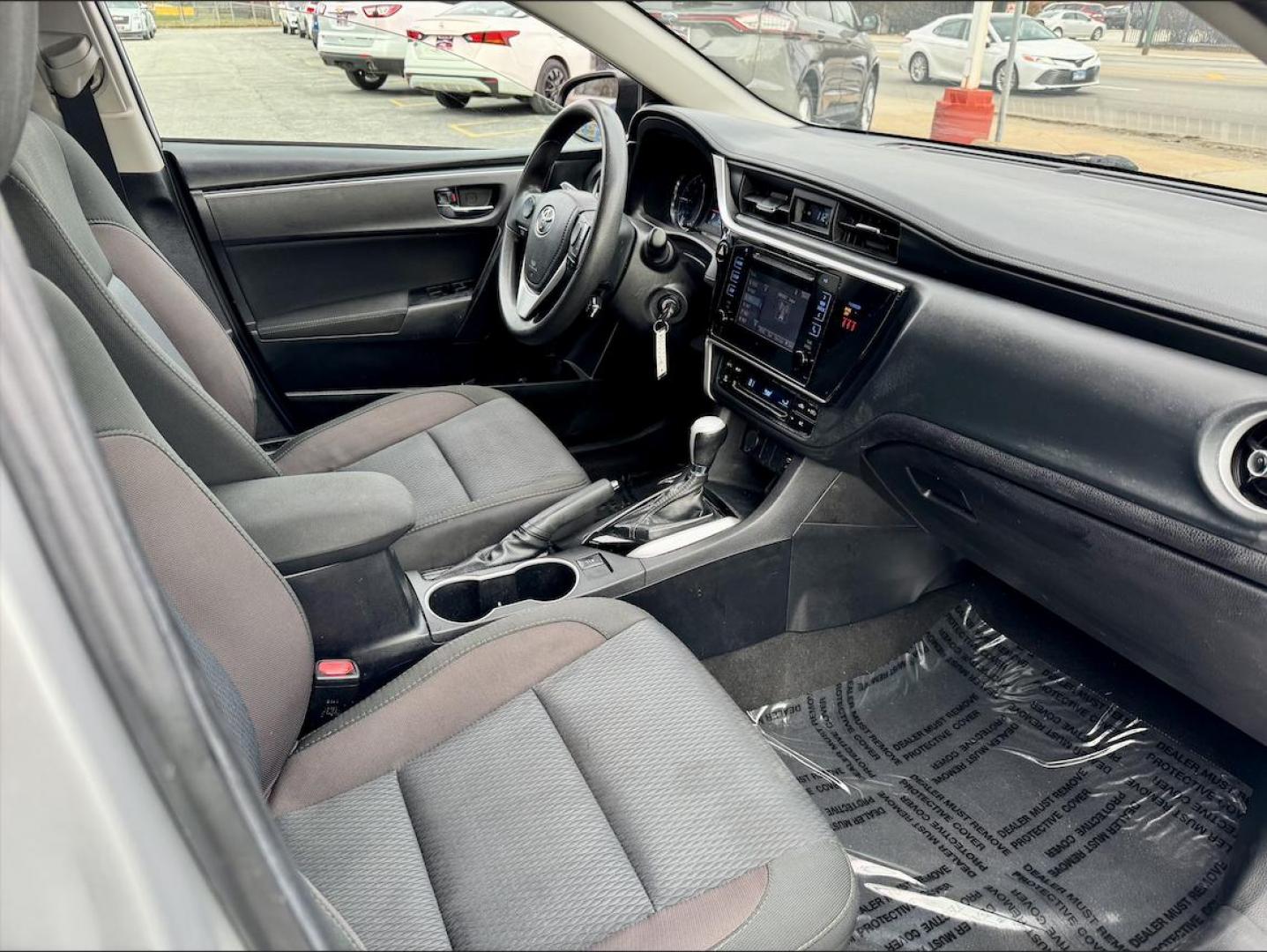 2019 GRAY Toyota Corolla SE CVT (2T1BURHE6KC) with an 1.8L L4 DOHC 16V engine, CVT transmission, located at 7600 S Western Ave., Chicago, IL, 60620, (773) 918-3980, 0.000000, 0.000000 - Photo#7