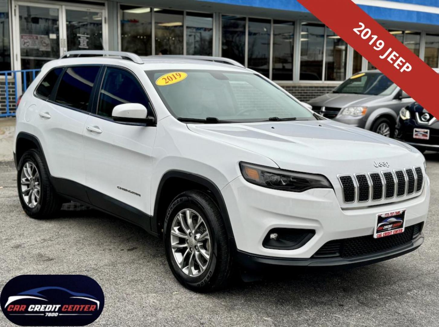 2019 WHITE Jeep Cherokee Latitude Plus 4WD (1C4PJMLX4KD) with an 3.2L V6 DOHC 24V engine, 9A transmission, located at 7600 S Western Ave., Chicago, IL, 60620, (773) 918-3980, 0.000000, 0.000000 - Photo#0