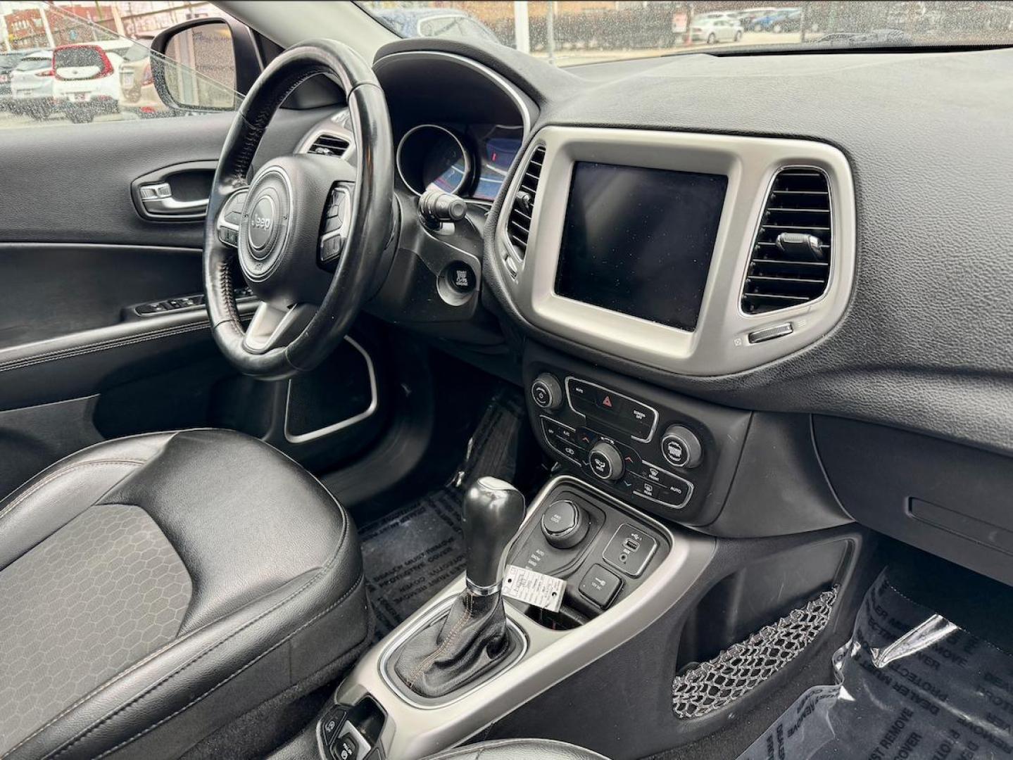 2019 GRAY Jeep Compass Sport 4WD (3C4NJDBB0KT) with an 2.4L L4 DOHC 16V engine, located at 7600 S Western Ave., Chicago, IL, 60620, (773) 918-3980, 0.000000, 0.000000 - Photo#8