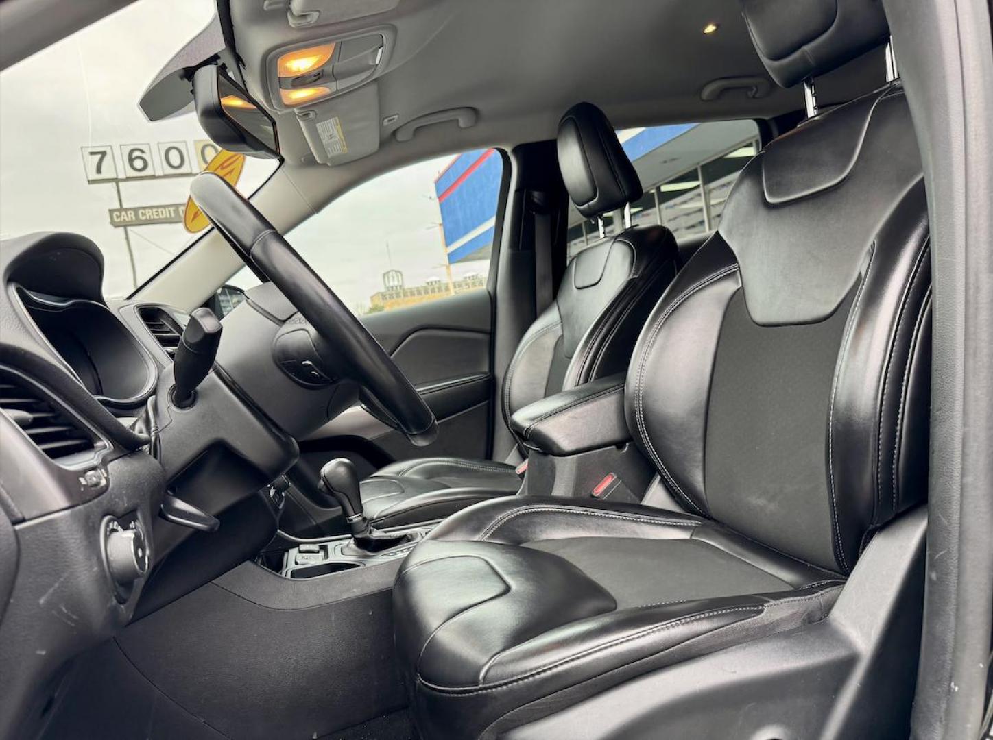 2019 BLACK Jeep Cherokee Latitude Plus FWD (1C4PJLLB6KD) with an 2.4L L4 DOHC 16V engine, 9A transmission, located at 7600 S Western Ave., Chicago, IL, 60620, (773) 918-3980, 0.000000, 0.000000 - Photo#6