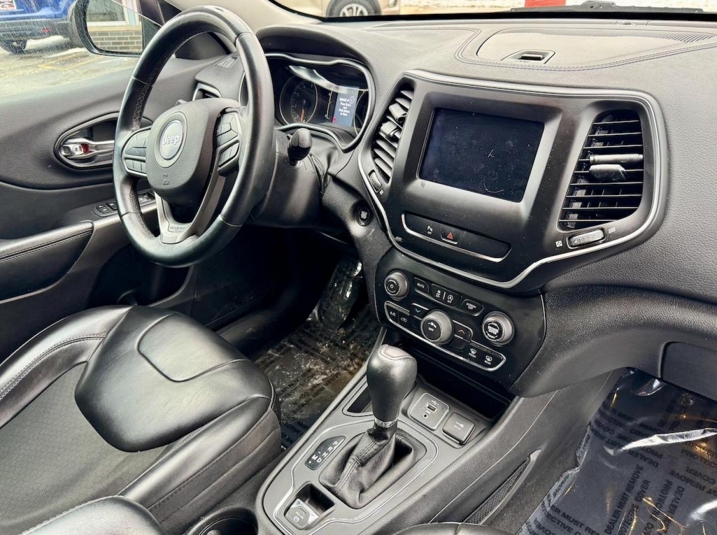 2019 BLACK Jeep Cherokee Latitude Plus FWD (1C4PJLLB6KD) with an 2.4L L4 DOHC 16V engine, 9A transmission, located at 7600 S Western Ave., Chicago, IL, 60620, (773) 918-3980, 0.000000, 0.000000 - Photo#7