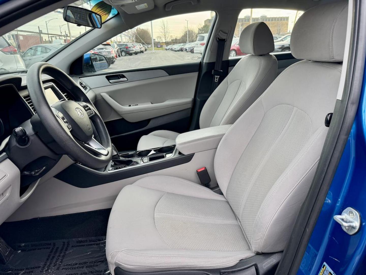 2019 BLUE Hyundai Sonata SE (5NPE24AF3KH) with an 2.4L L4 DOHC 16V engine, 7A transmission, located at 7600 S Western Ave., Chicago, IL, 60620, (773) 918-3980, 0.000000, 0.000000 - Photo#7