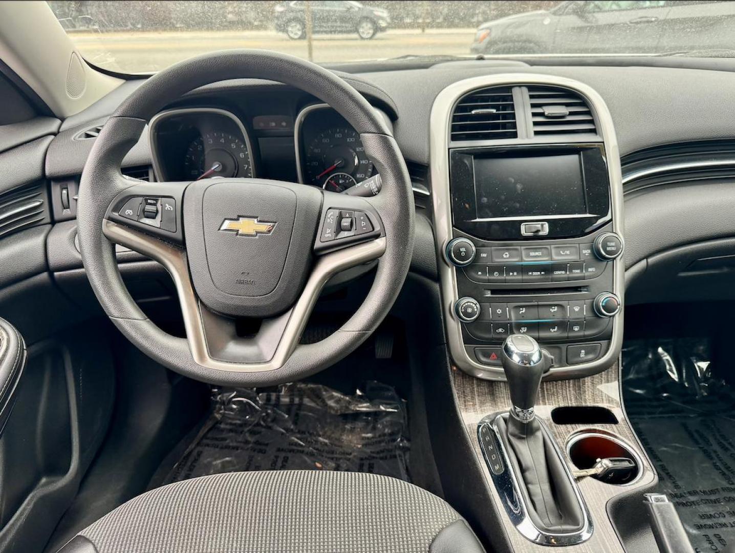 2016 WHITE Chevrolet Malibu Limited 1LT (1G11C5SAXGU) with an 2.5L L4 DOHC 16V engine, 6A transmission, located at 7600 S Western Ave., Chicago, IL, 60620, (773) 918-3980, 0.000000, 0.000000 - Photo#6