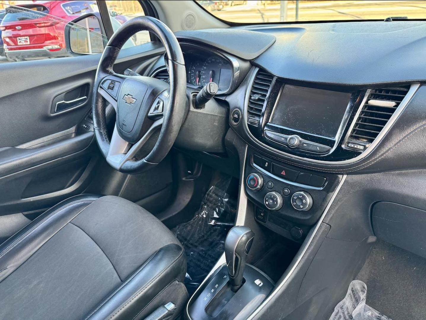 2019 WHITE Chevrolet Trax LT FWD (KL7CJLSB7KB) with an 1.4L L4 DOHC 16V engine, 6A transmission, located at 7600 S Western Ave., Chicago, IL, 60620, (773) 918-3980, 0.000000, 0.000000 - Photo#8