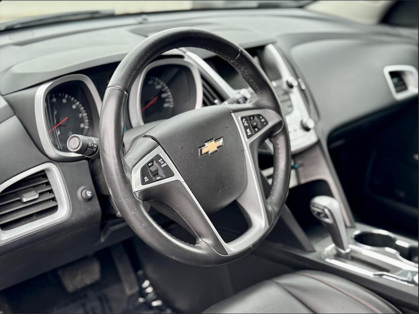 2013 GRAY Chevrolet Equinox 2LT 2WD (2GNALPEK0D6) with an 2.4L L4 DOHC 16V engine, 6-Speed Automatic transmission, located at 7600 S Western Ave., Chicago, IL, 60620, (773) 918-3980, 0.000000, 0.000000 - Photo#4