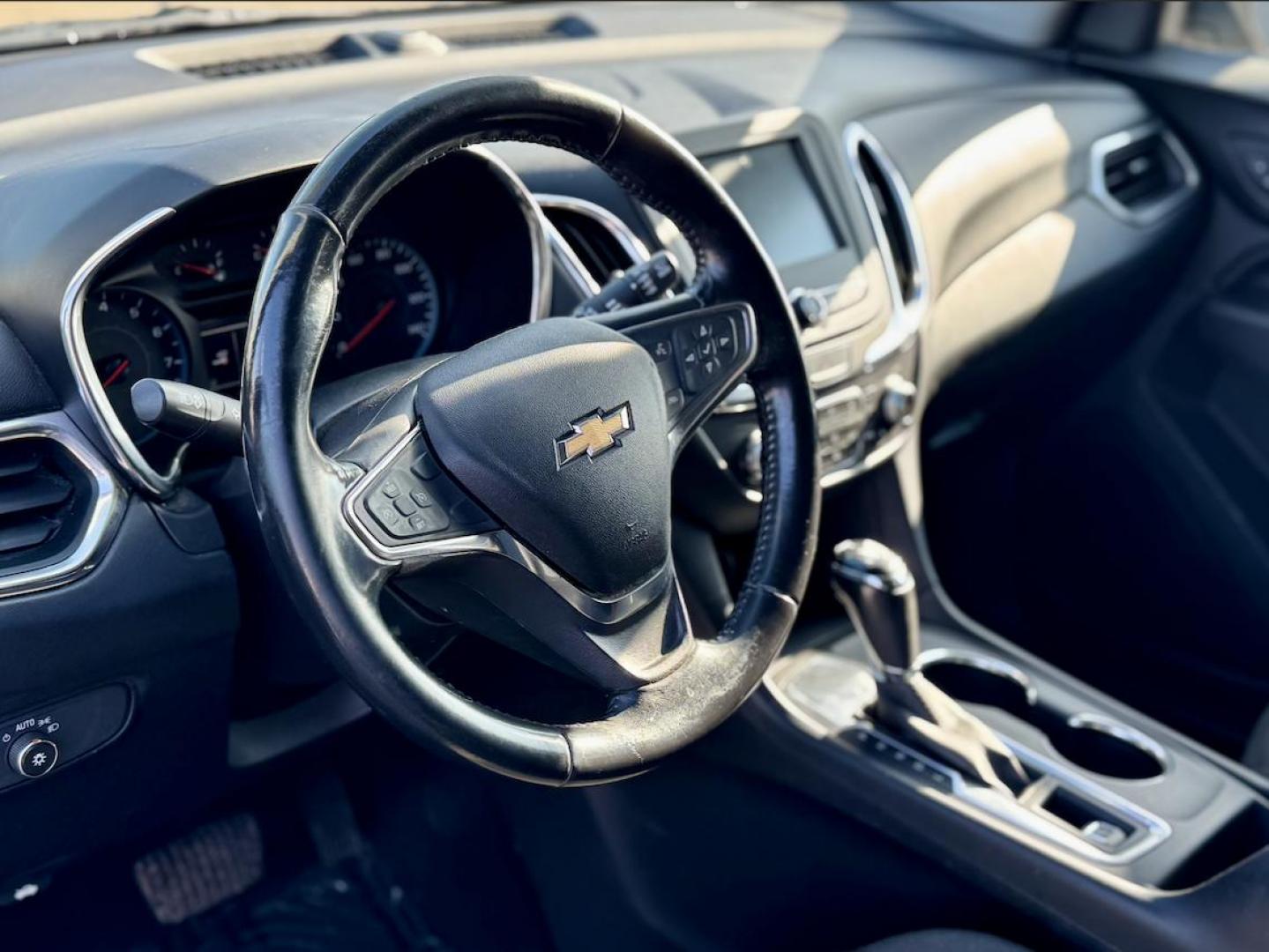 2018 GRAY Chevrolet Equinox LT 2WD (3GNAXJEV5JL) with an 1.5L L4 DIR DOHC 16V TURBO engine, 6A transmission, located at 7600 S Western Ave., Chicago, IL, 60620, (773) 918-3980, 0.000000, 0.000000 - Photo#5