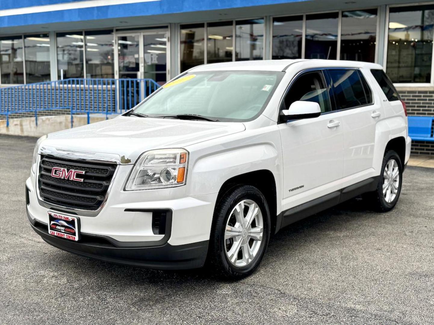 2017 WHITE GMC Terrain SLE2 AWD (2GKFLSEK0H6) with an 2.4L L4 DOHC 16V engine, 6A transmission, located at 7600 S Western Ave., Chicago, IL, 60620, (773) 918-3980, 0.000000, 0.000000 - Photo#2