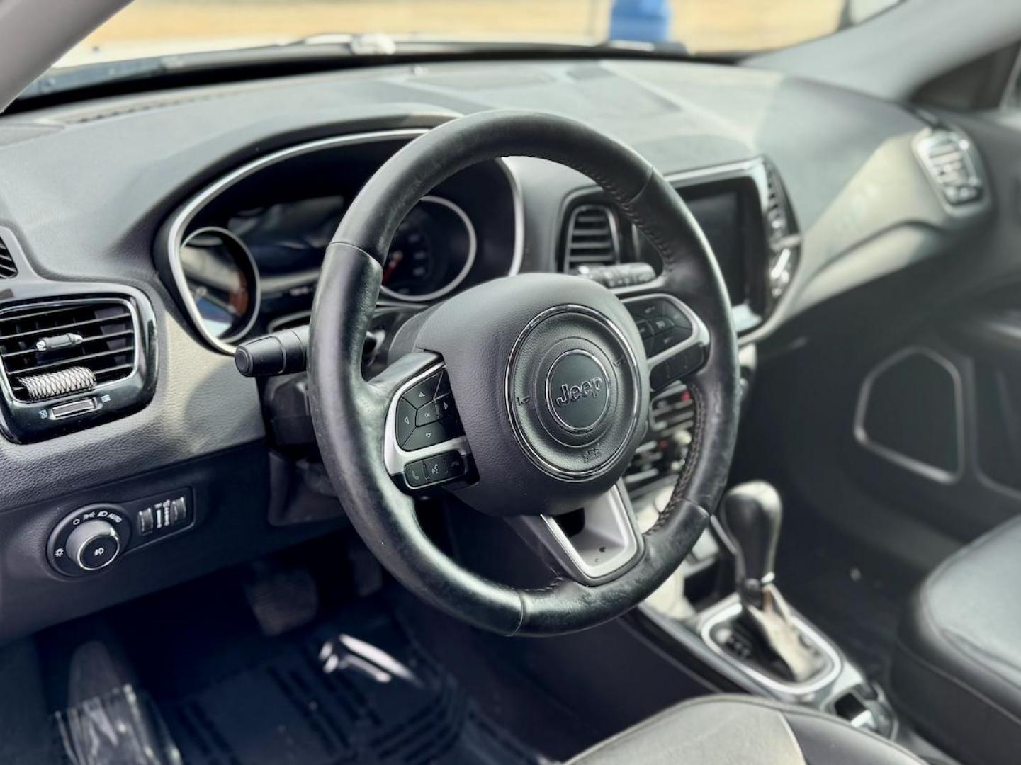 2019 WHITE Jeep Compass Limited 4WD (3C4NJDCB3KT) with an 2.4L L4 DOHC 16V engine, CVT transmission, located at 7600 S Western Ave., Chicago, IL, 60620, (773) 918-3980, 0.000000, 0.000000 - Photo#5