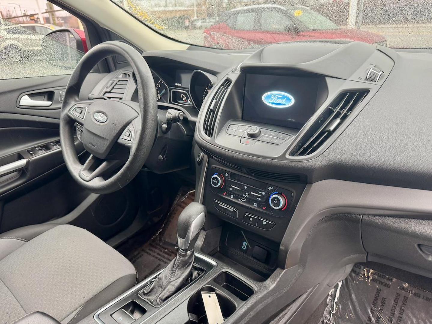 2019 RED Ford Escape SE 4WD (1FMCU9GD1KU) with an 1.5L L4 DOHC 16V engine, 6A transmission, located at 7600 S Western Ave., Chicago, IL, 60620, (773) 918-3980, 0.000000, 0.000000 - Photo#8