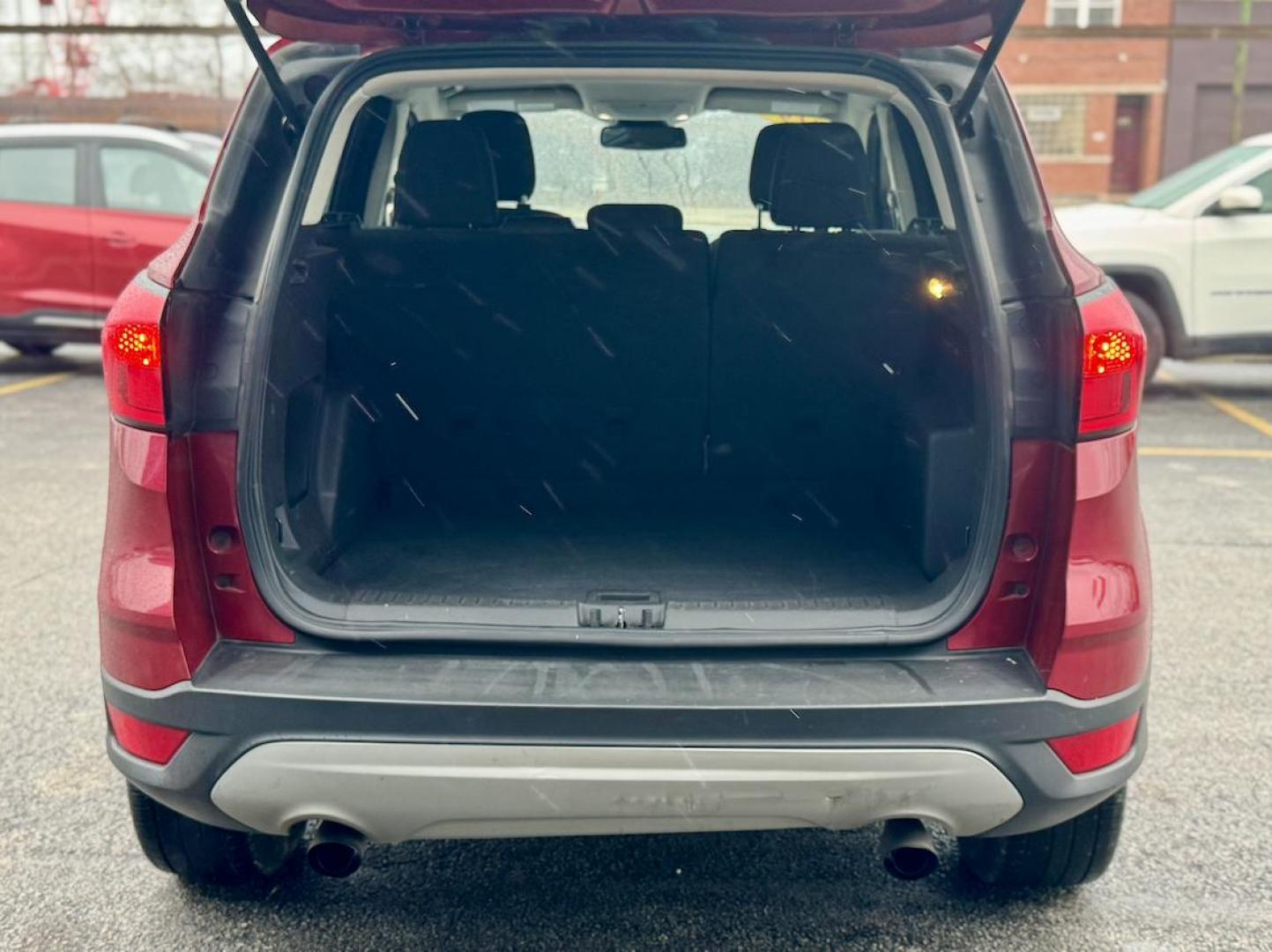 2019 RED Ford Escape SE 4WD (1FMCU9GD1KU) with an 1.5L L4 DOHC 16V engine, 6A transmission, located at 7600 S Western Ave., Chicago, IL, 60620, (773) 918-3980, 0.000000, 0.000000 - Photo#4